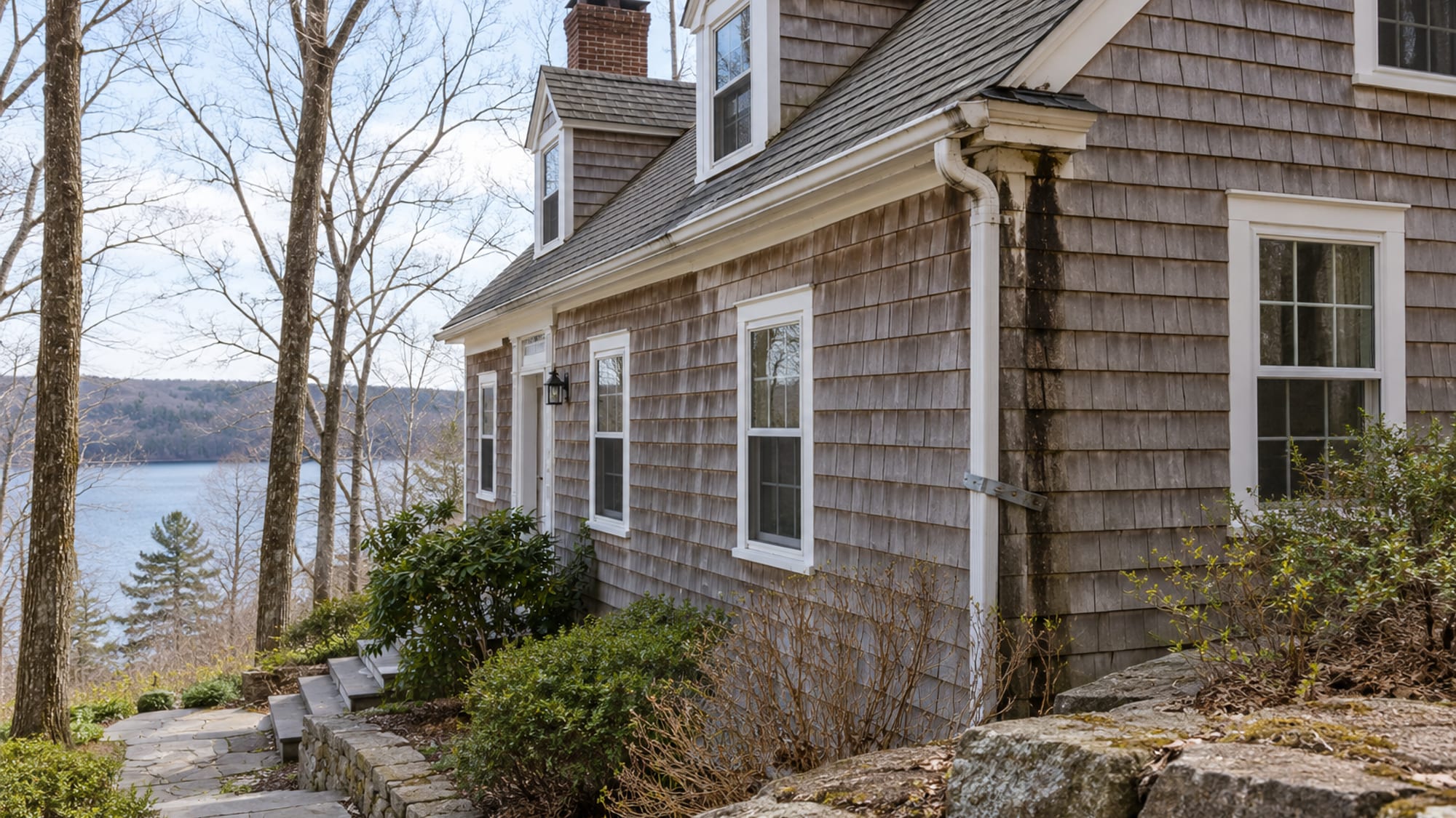 Gutter Repair in Brookfield, CT: What to Fix and When