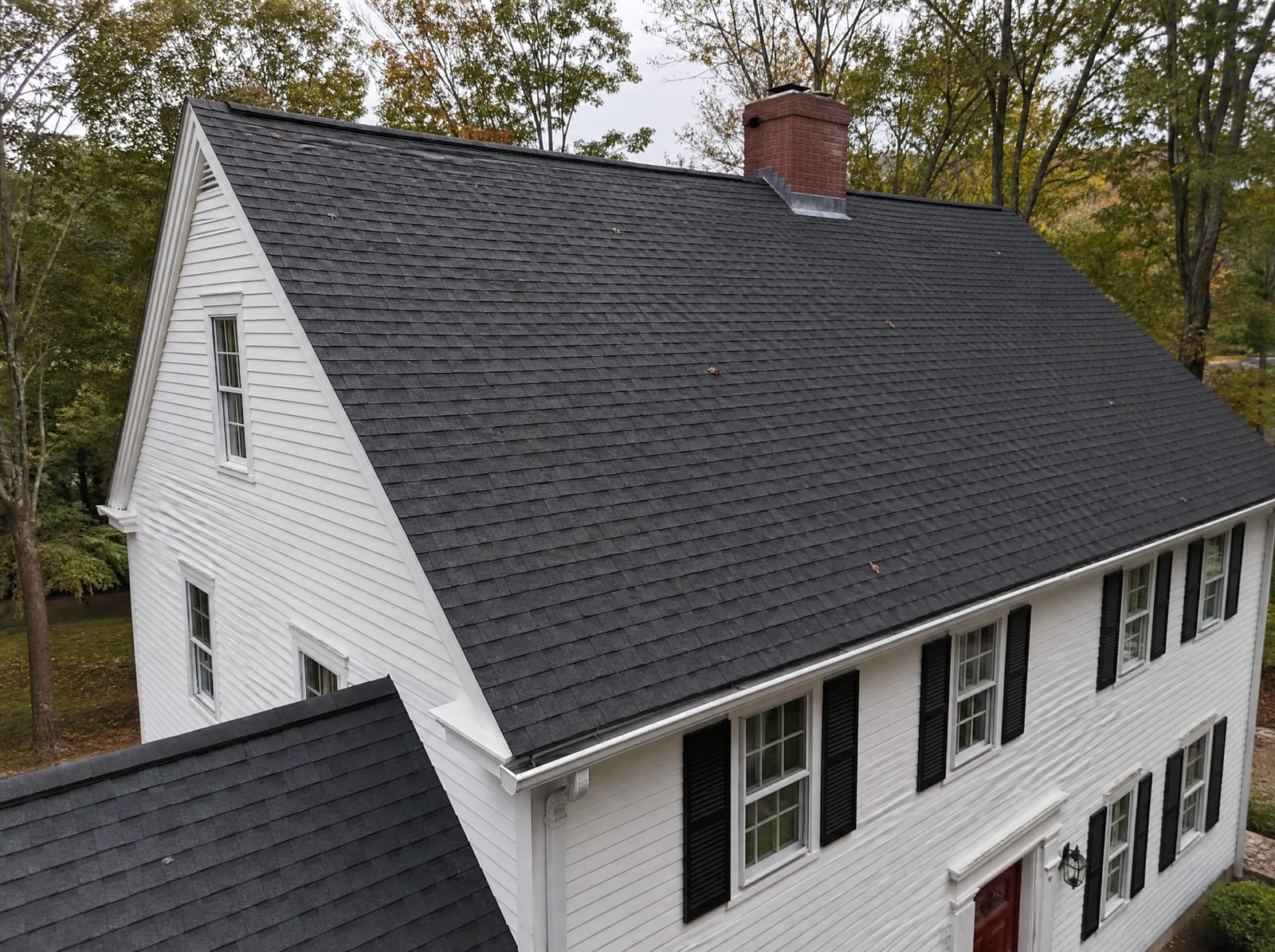 Freshly installed architectural asphalt shingle roof on a New England colonial home in Central Connecticut