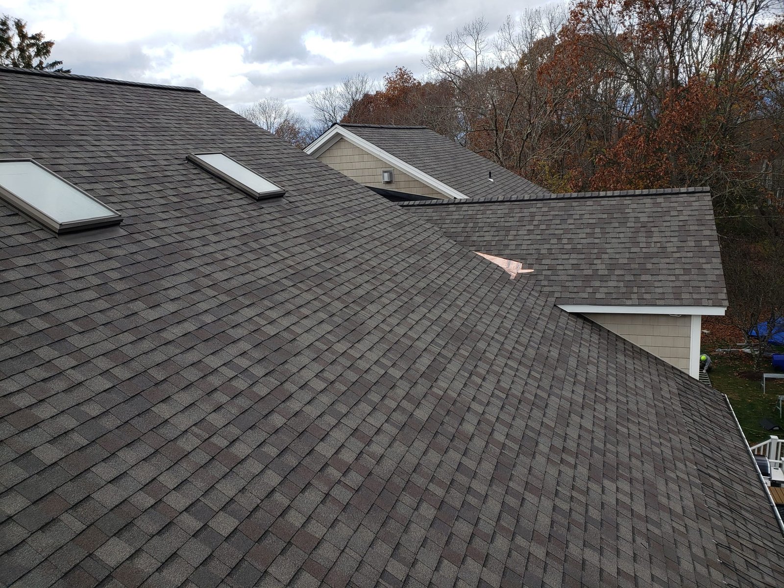 American Quality Roofing and Siding provides top rated roofing services throughout CT.